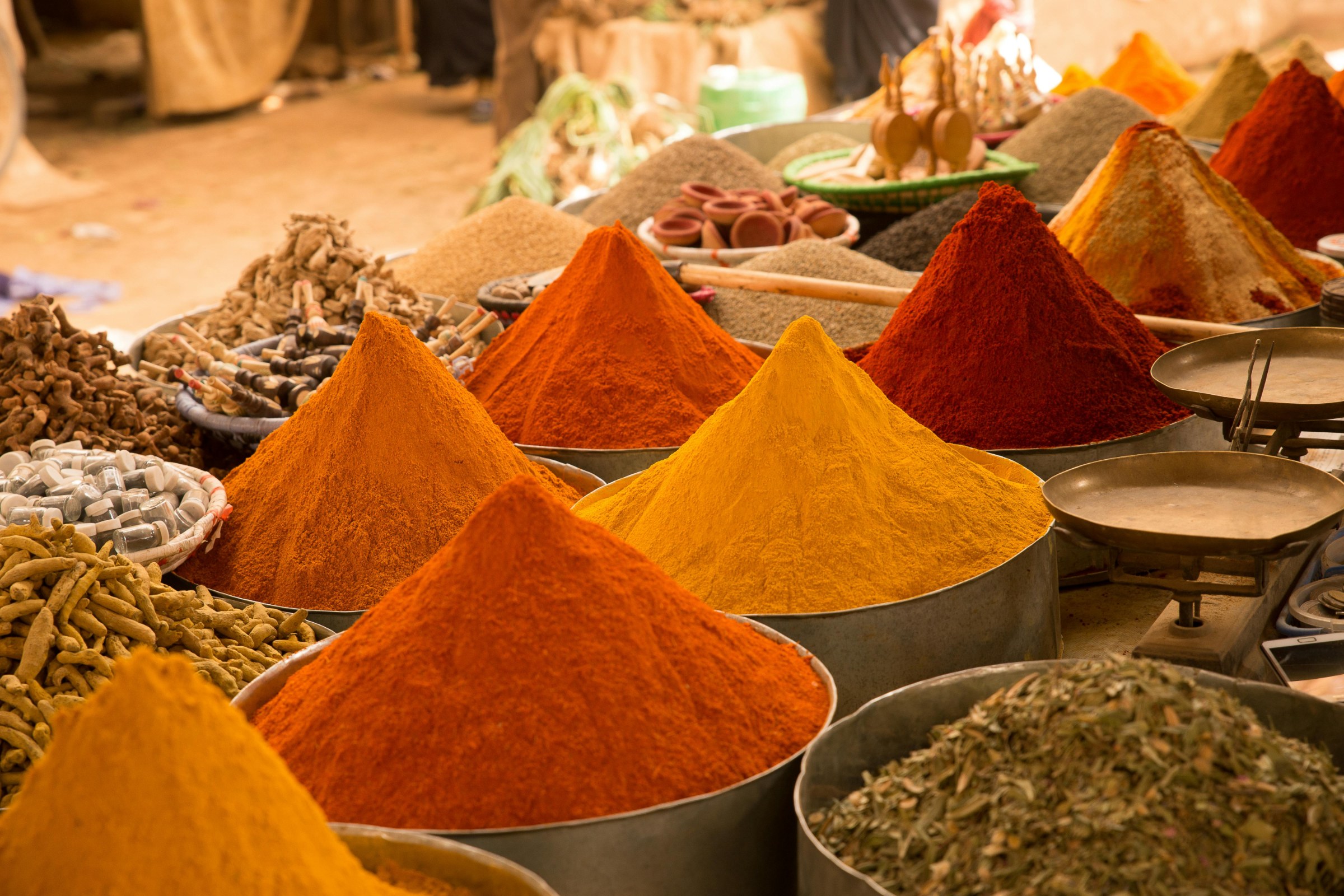 Guided visit of Marrakech medina, souks and historical monuments during a private Morocco cultural circuit.