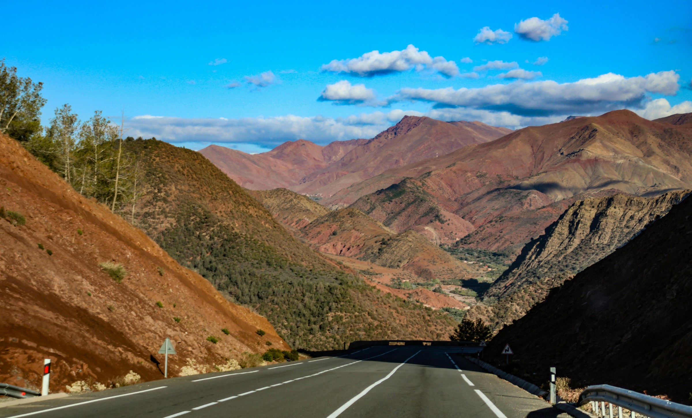 Luxury mountain lodge in the High Atlas near Marrakech, with romantic views, Berber villages and peaceful honeymoon atmosphere.