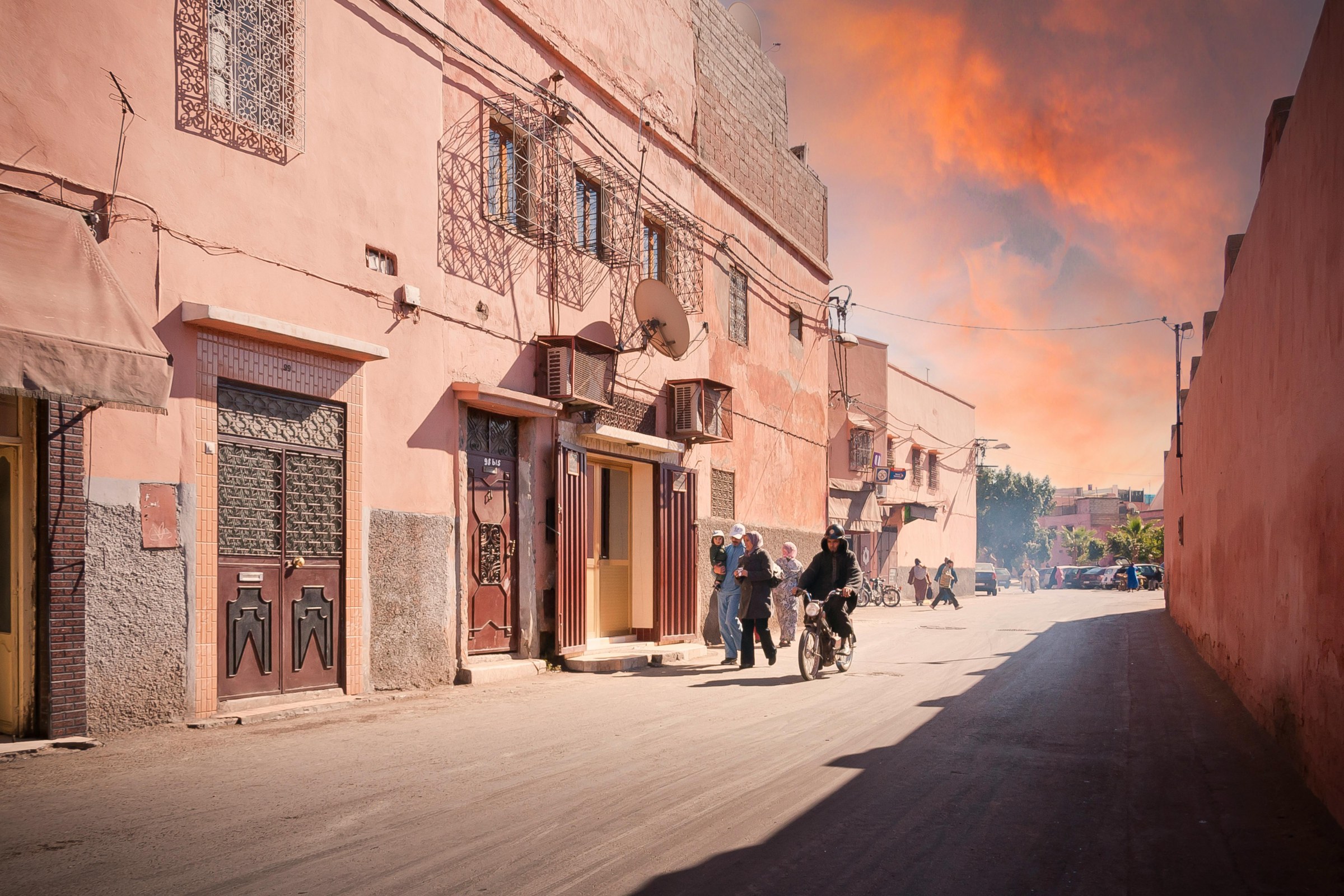 Guided visit of Marrakech medina, historic monuments and artisan souks before an off-the-beaten-path High Atlas journey.