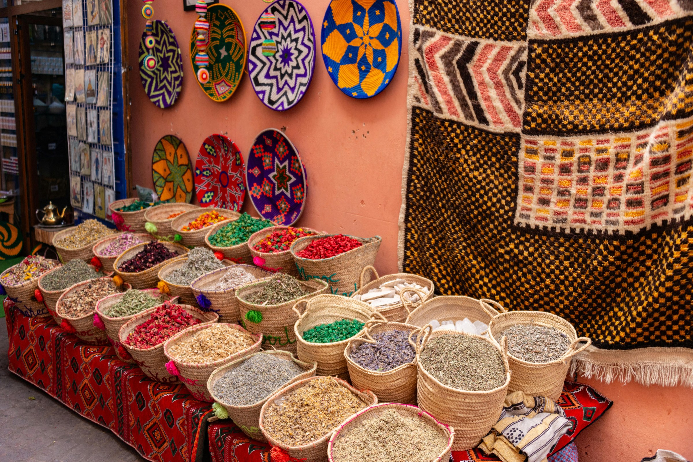 Slow guided visit of Marrakech medina, traditional architecture and artisan souks during a private wellness itinerary.