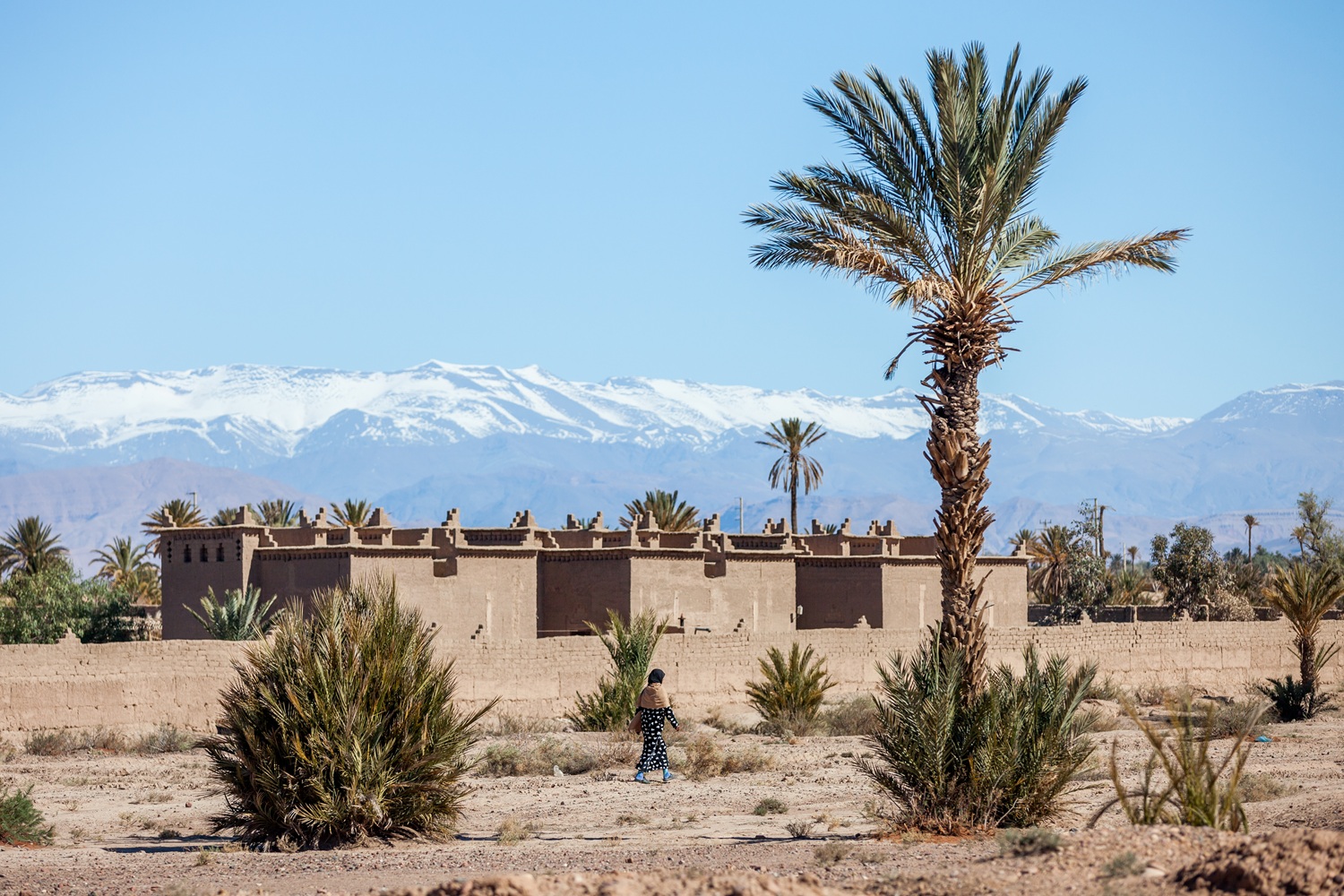 Route from Taroudant to Ouarzazate through southern Morocco, with mountain scenery, kasbah landscapes and heritage travel atmosphere.