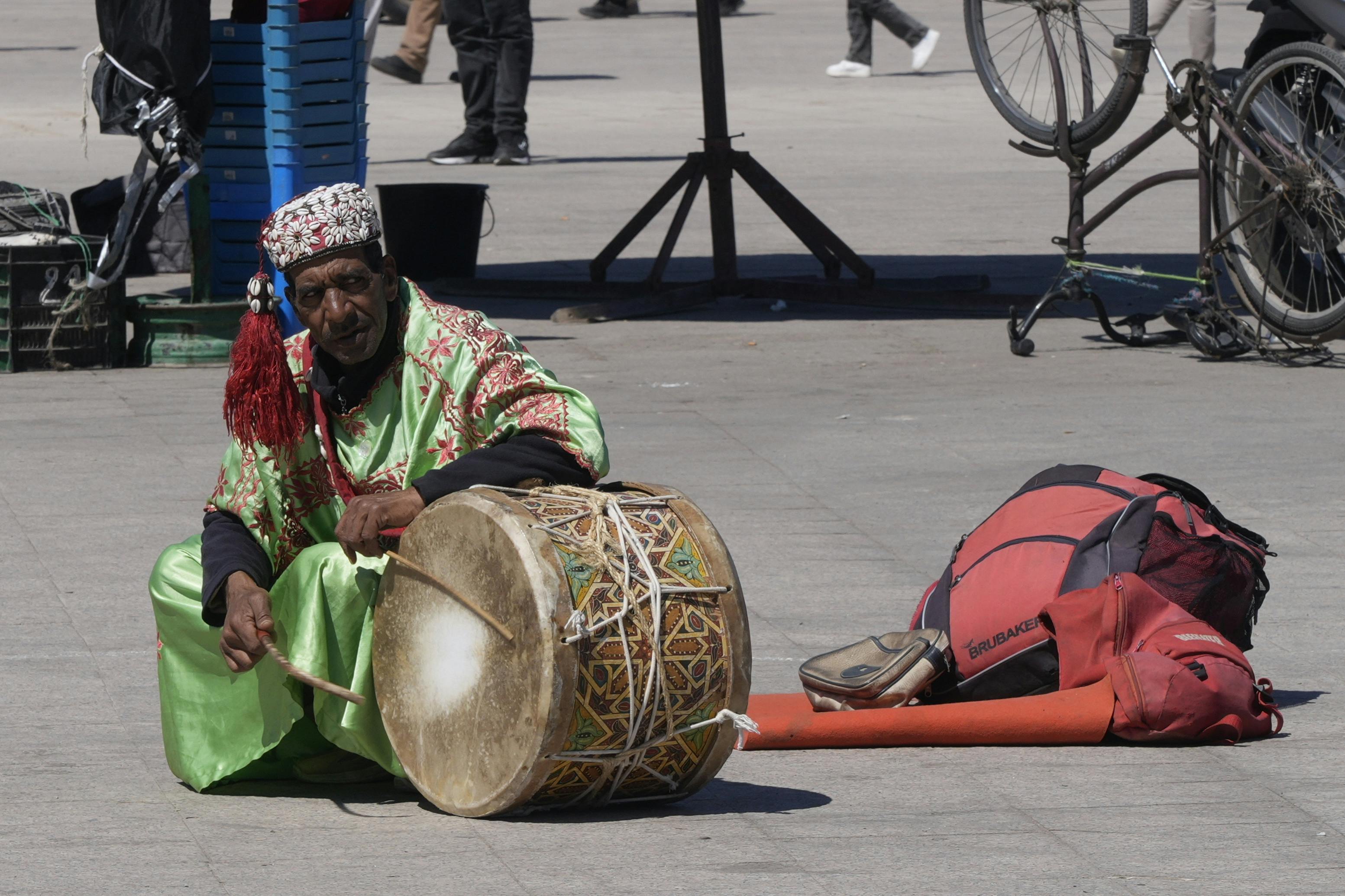 Guided visit of Marrakech medina, souks and historic monuments before a private Sahara desert journey in Morocco.
