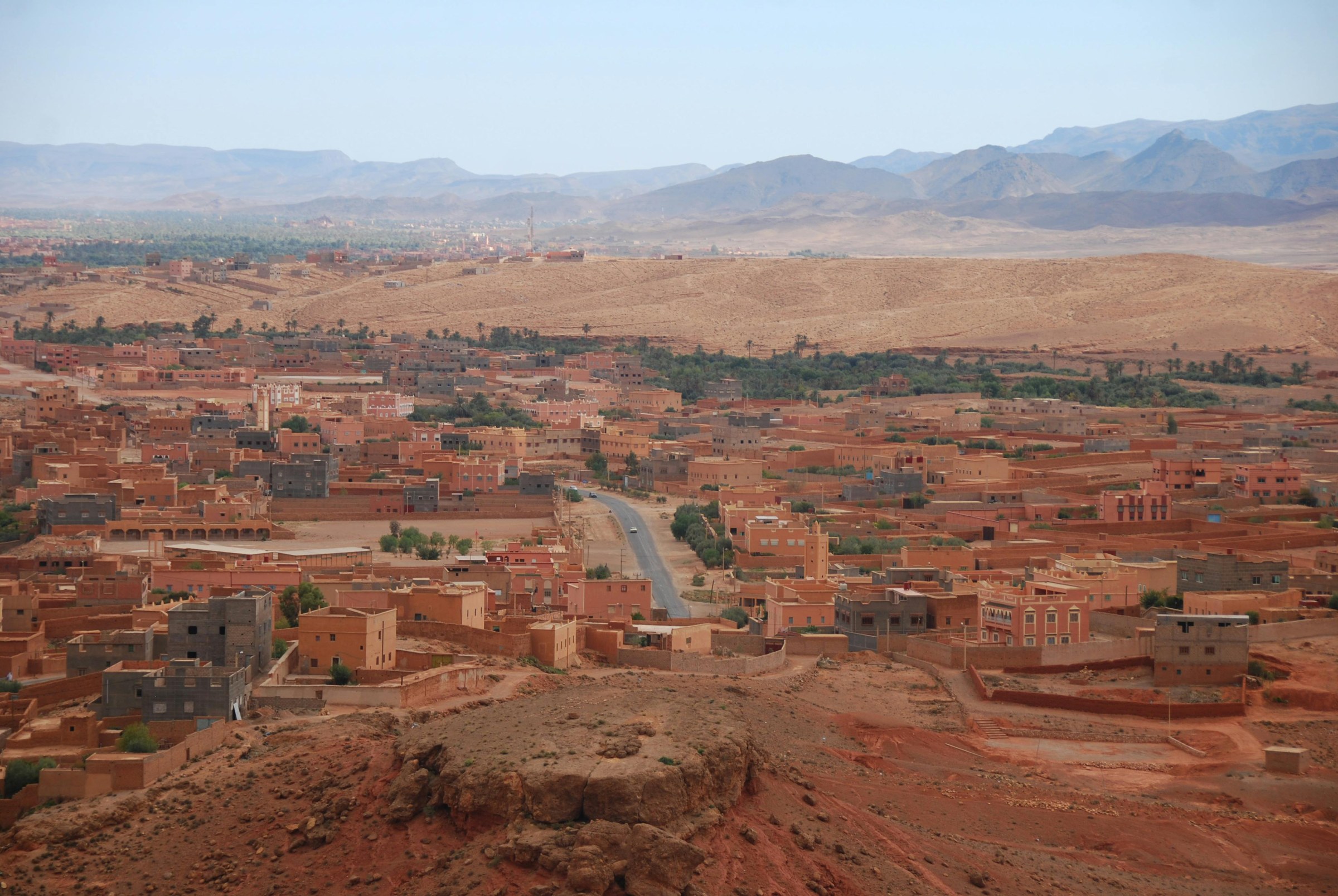 High Atlas road to Telouet and Aït Ben Haddou, with mountain landscapes and traditional kasbah architecture in Morocco.