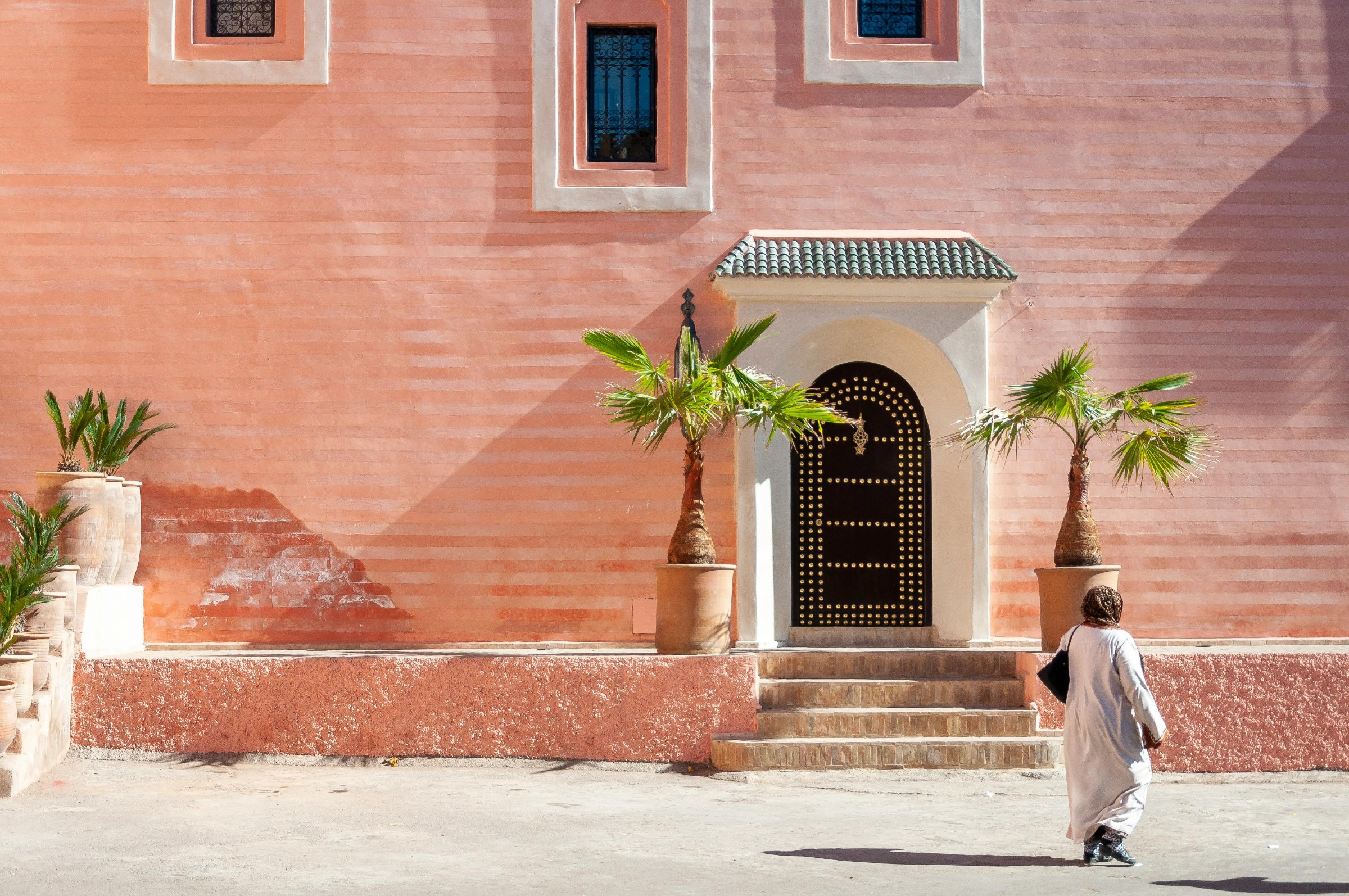 Route from Merzouga to Ouarzazate through southern Morocco palm groves, desert-edge villages and kasbah landscapes.
