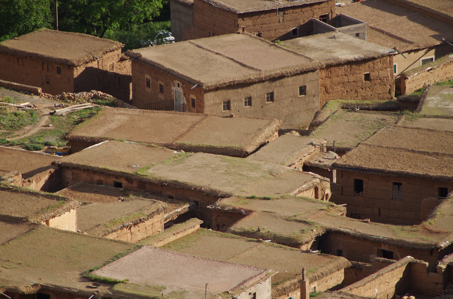 M’Goun trekking route toward Iri N’Aït Hamou, with remote High Atlas landscapes, mountain trails and Berber village scenery.